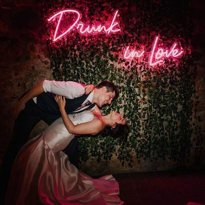 Dress up your wedding with neon lights